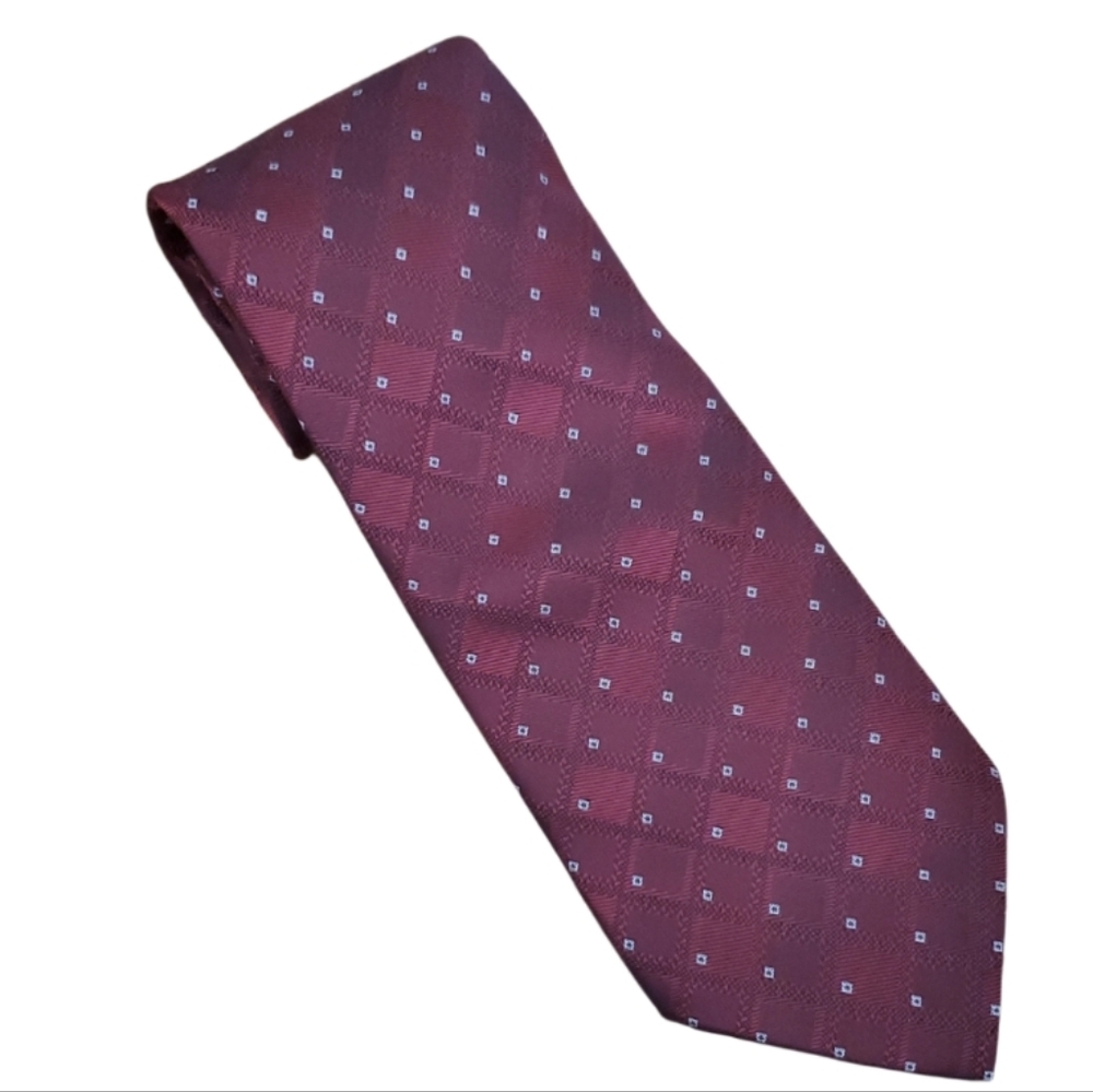 Giorgio Armani‎ Burgundy 100% Silk Tie with Subtle Diamond Pattern